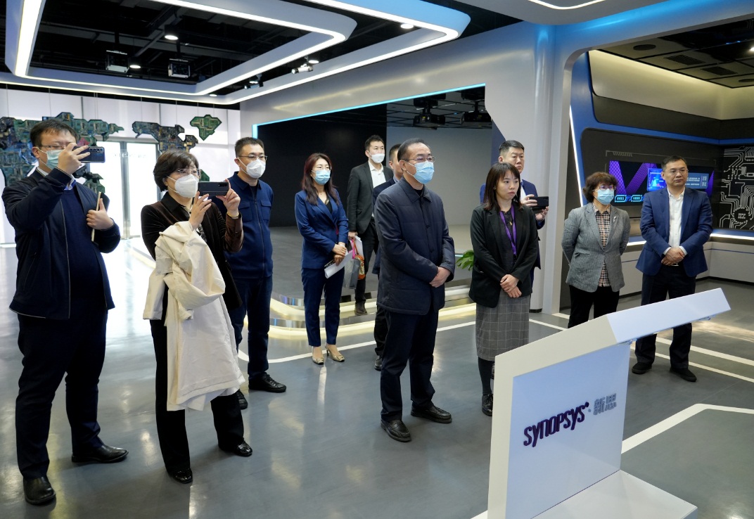 2月13日至17日 市委常委、高新区党工委书记骆东升率高新区...