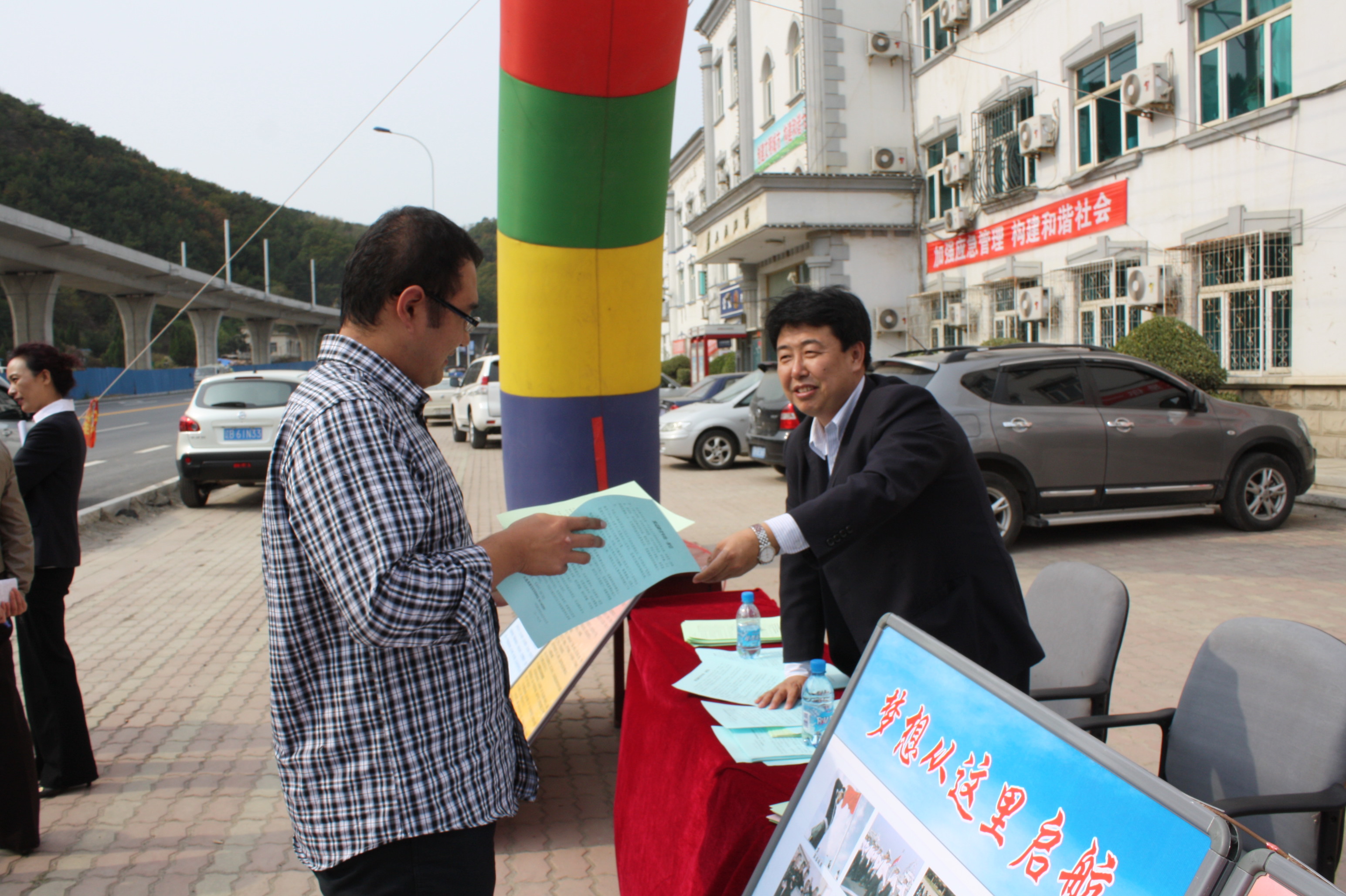 龙王塘街道扎实做好冬季征兵宣传工作